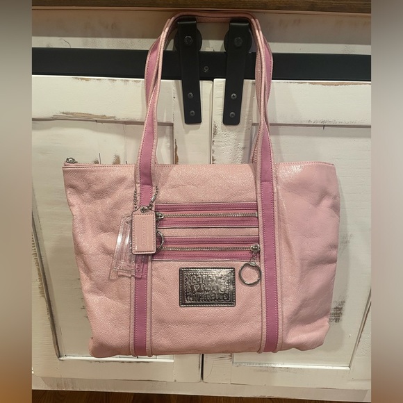 Coach Handbags - Pink Coach Poppy Rare Leather Tote 👛🩷 EXCELLENT USED CONDITION